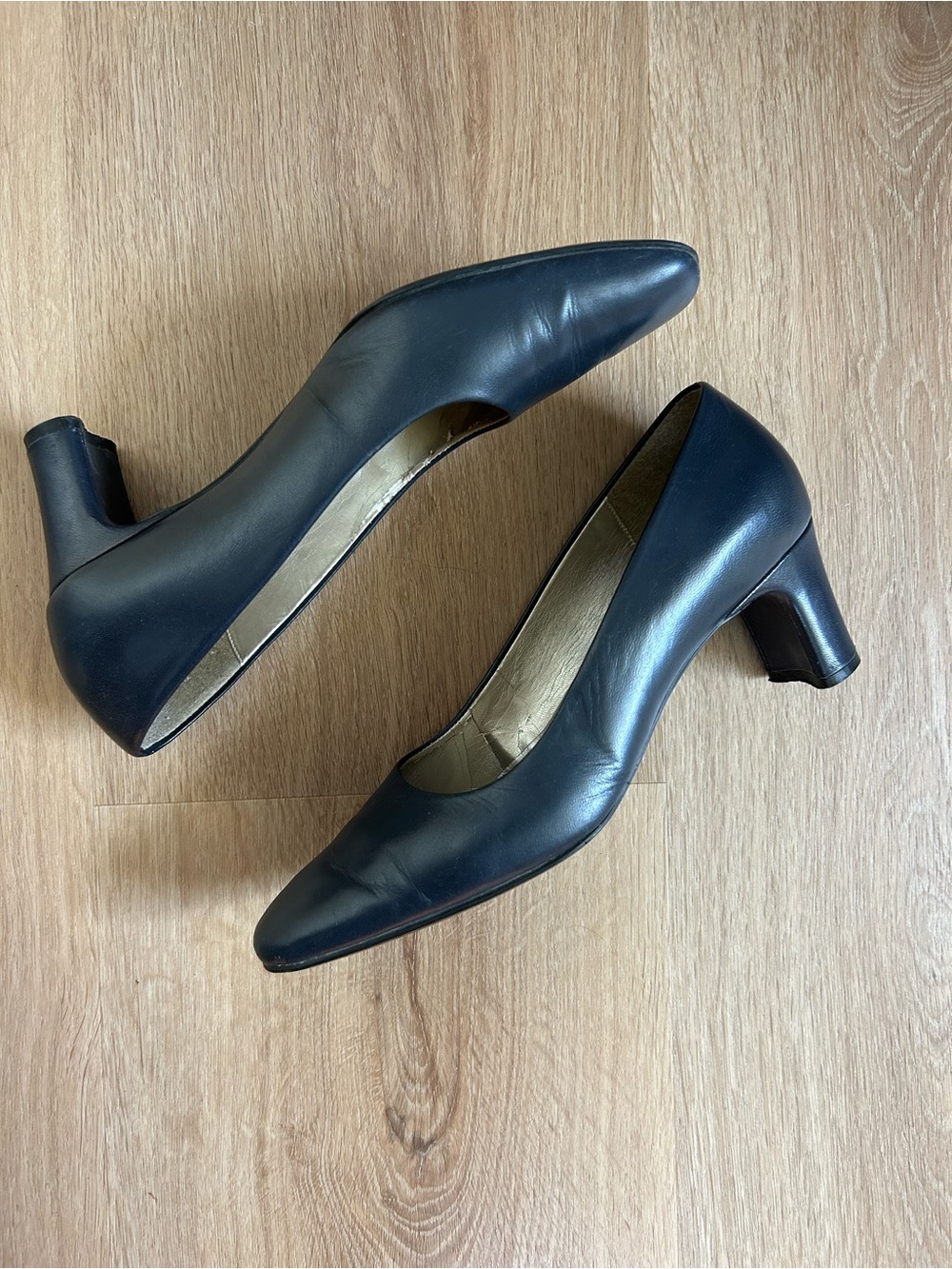 Naturalizer Black Leather Mid Heel Pumps